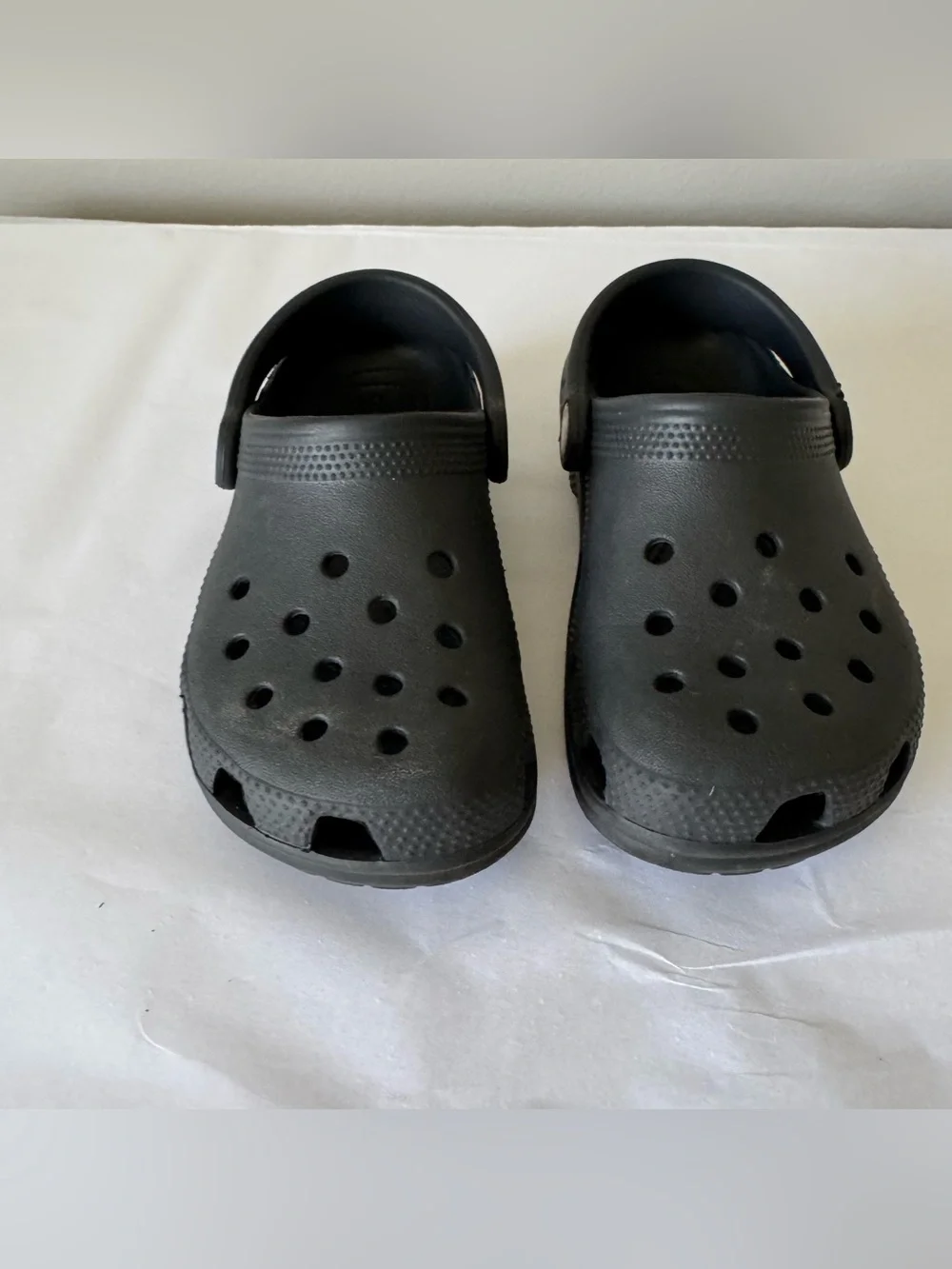 CROCS Size 10 Toddler Boys or Girls Black Croc Sandals
